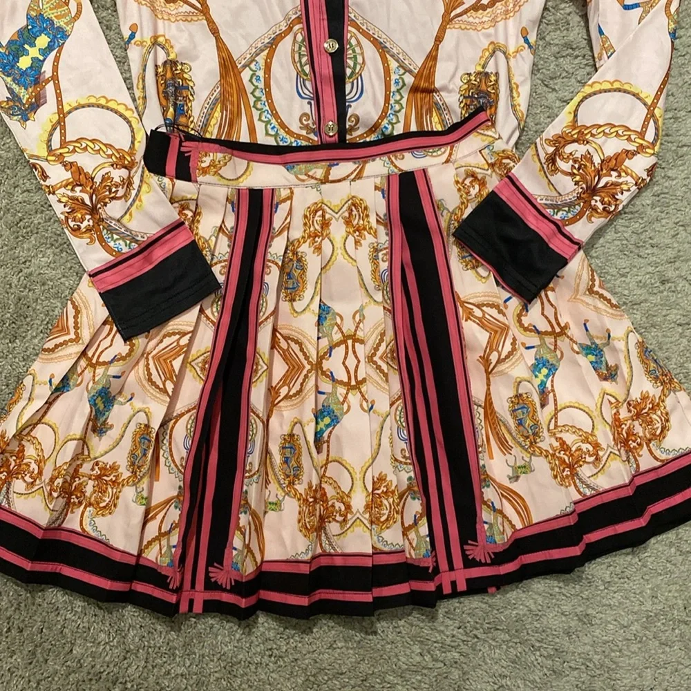Matching two piece set - Picture 3 of 3